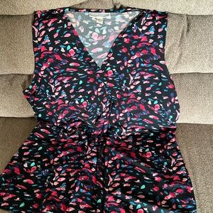 Dana Buchman Sleeveless Top. Size L.